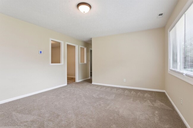 Building Photo - 4BR | 2 Full Baths | Downtown Newport News