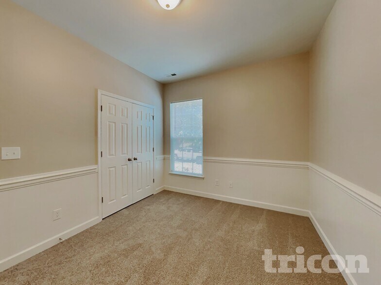 Building Photo - 15609 Carrington Ridge Dr