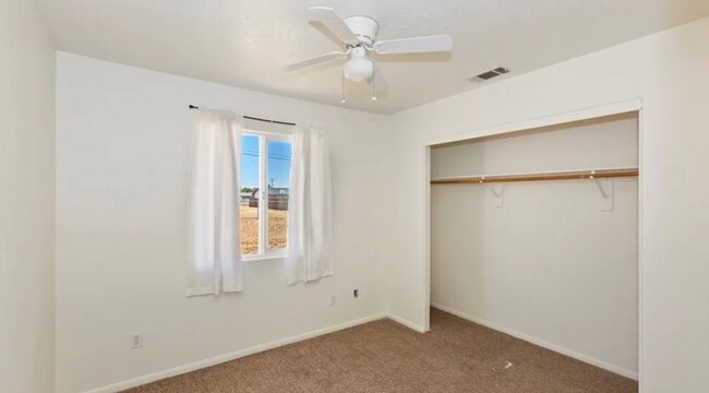 Building Photo - 3 BEDROOM APPLE VALLEY HOME