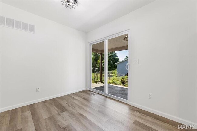 Building Photo - 32 Laura Dr