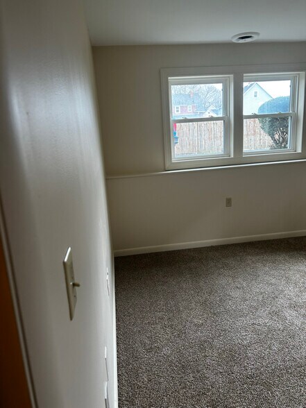 Building Photo - 184 W Pulteney St