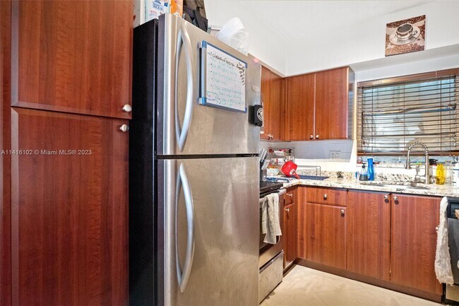Building Photo - 2600 S Ocean Dr