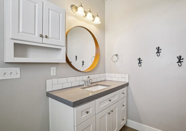 Building Photo - Your Next Home Awaits!