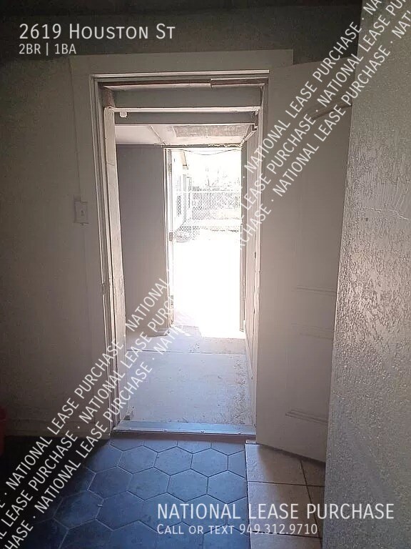 Building Photo - Rent to Own Home with $5500 Down - No Bank...