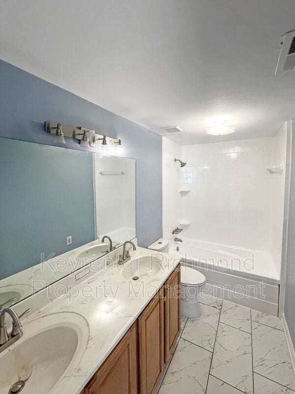 Building Photo - 927 Pleasant St