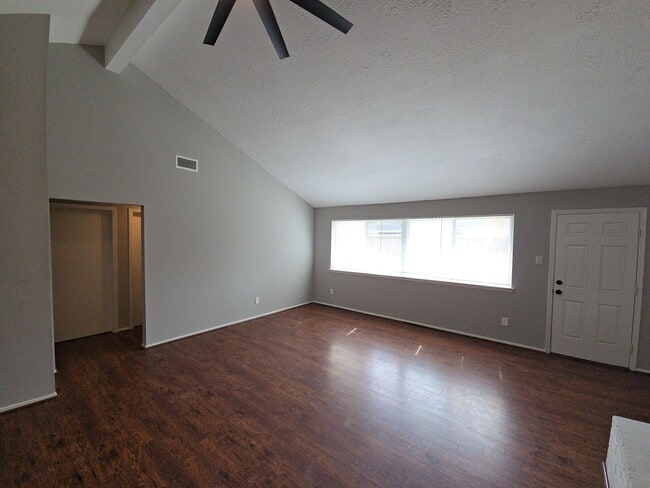 Building Photo - 19415 Southaven Dr