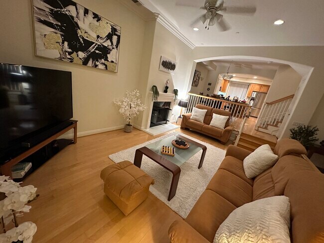 Living Room - 4118 W Kling St