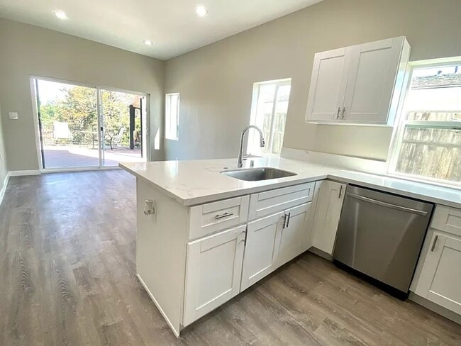 Building Photo - 5659-5661 Dorothy Way