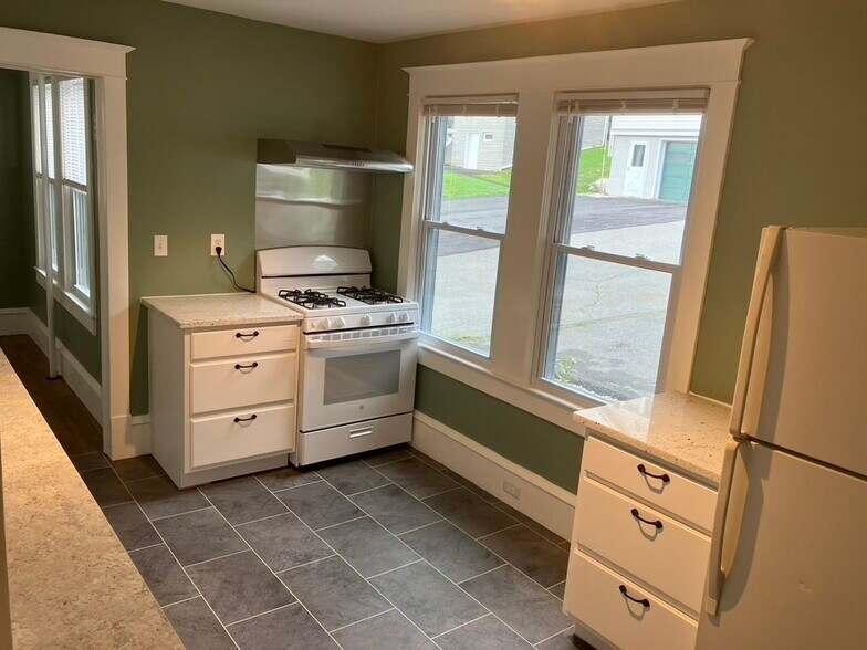 Building Photo - 1302 Hillside Ave