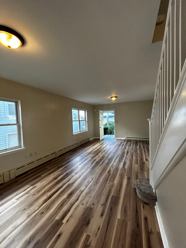 Building Photo - 361 Warren Ave