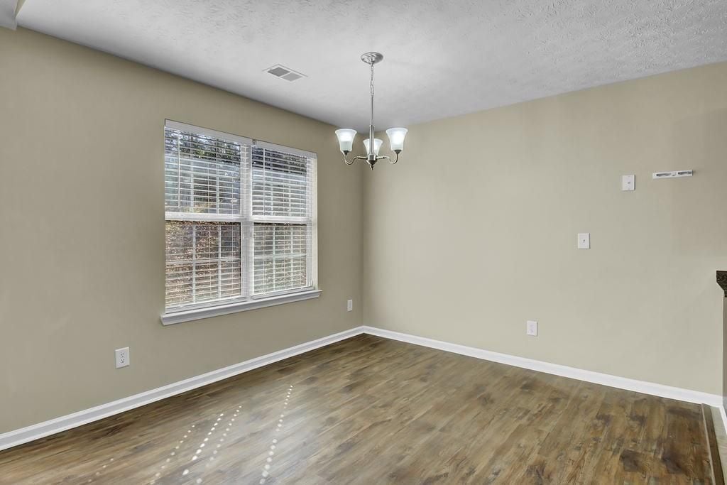 Building Photo - 40 Elisabeth Way