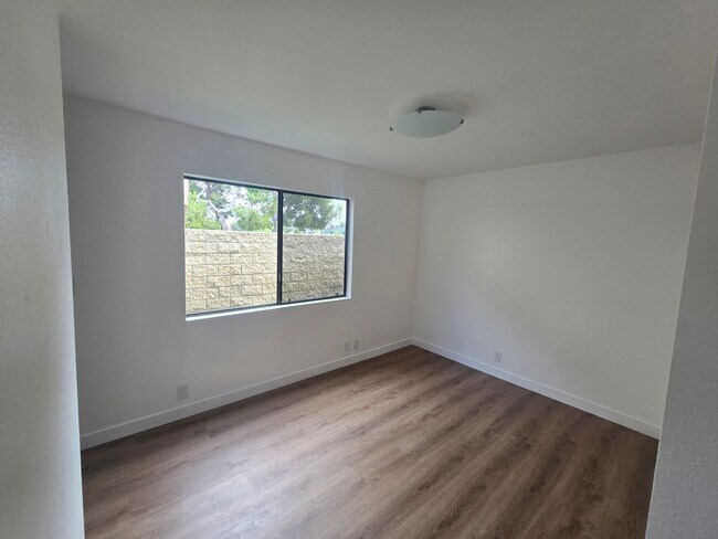 Building Photo - Remodeled 3 Bedroom 2 Bath 2 Story House, ...