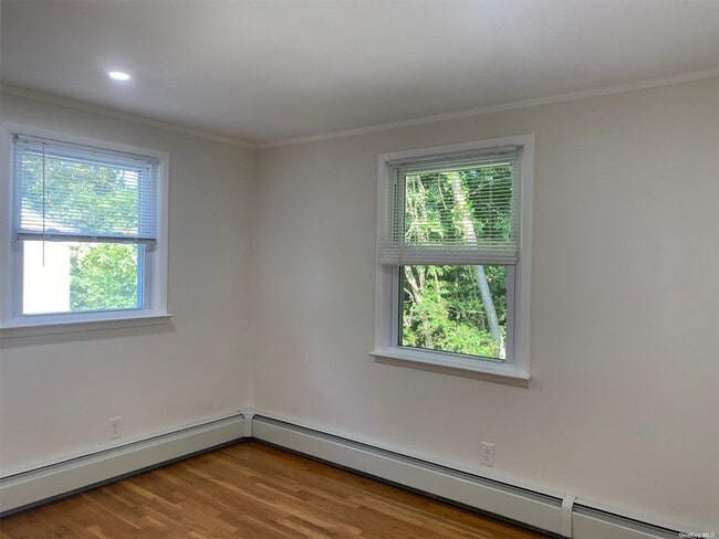 Building Photo - 46 Roosevelt Ave