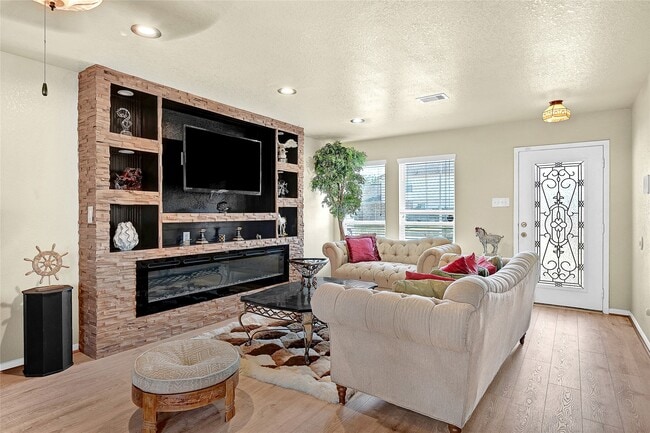 Building Photo - 16107 Sheldon Ridge Way