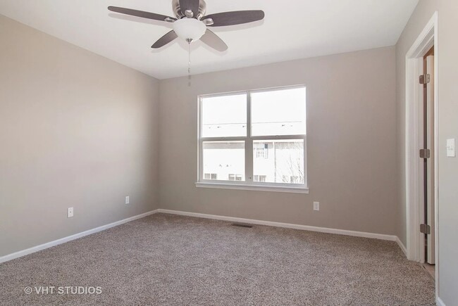 Building Photo - 1325 Chestnut Ln