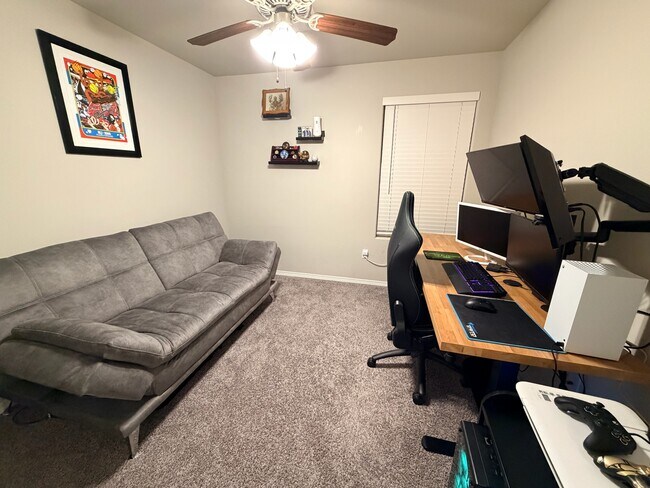 Building Photo - 1418 Santa Thomas St