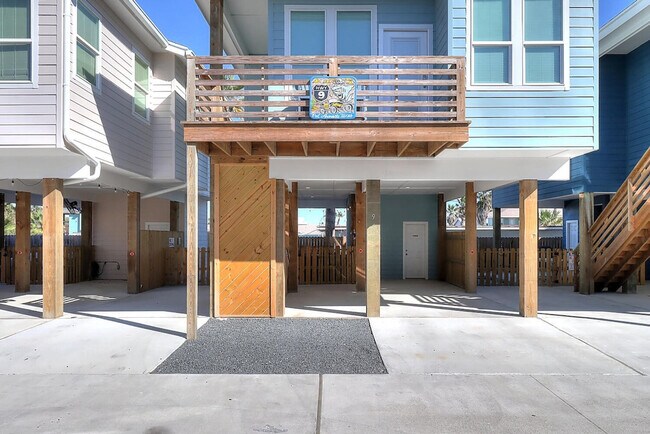 Building Photo - 527 Sand Burr Ln