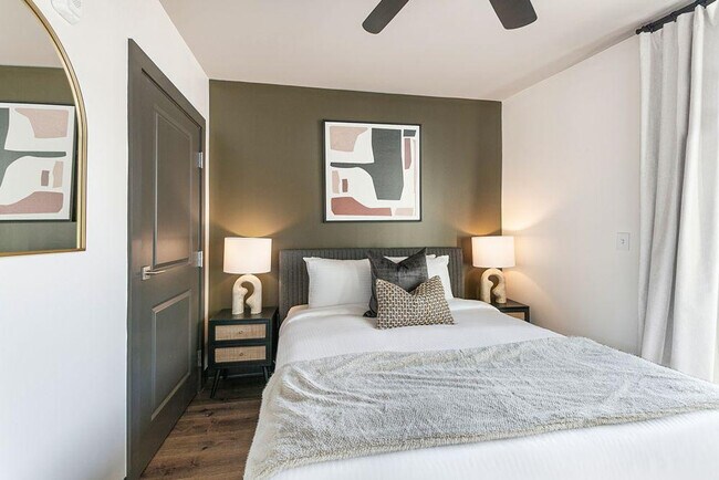 Building Photo - 611 Commerce St