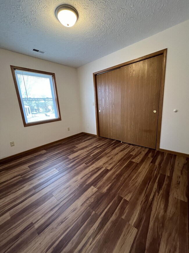 Building Photo - 714 N Forest Ave