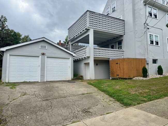 Building Photo - 3590 Outlook Ave