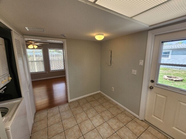 Building Photo - July special 50% off 1st months rent on BE...