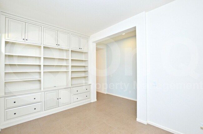 Building Photo - 20565 W Nelson Pl