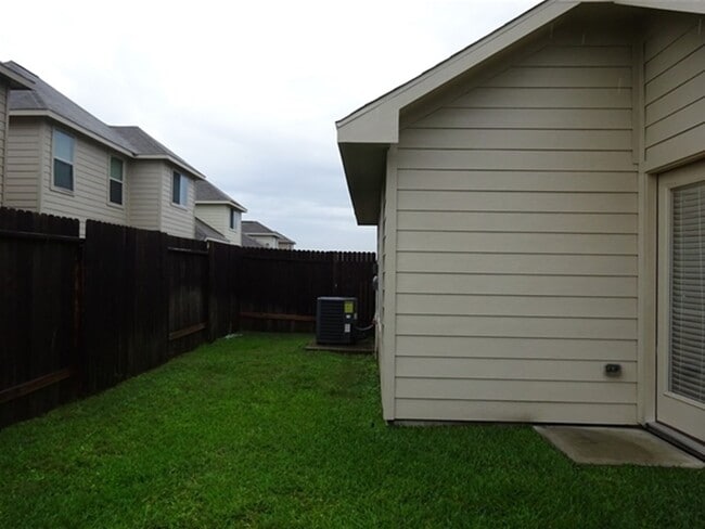 Building Photo - 2710 Bammelwood Dr