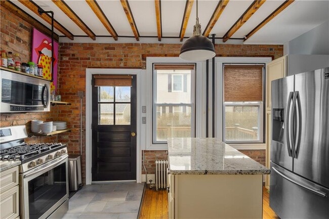 Building Photo - 209 Third St