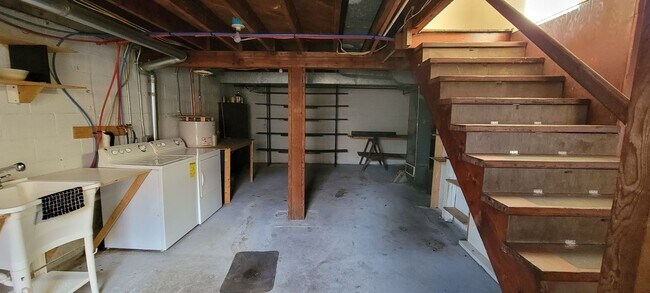 Building Photo - Charming home close to downtown Traverse City