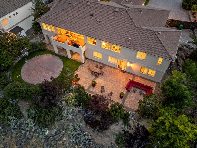 Building Photo - Elegant Arrowcreek Home!