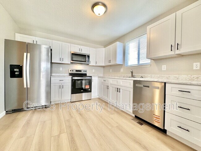 Building Photo - 3451 W 65th Ave
