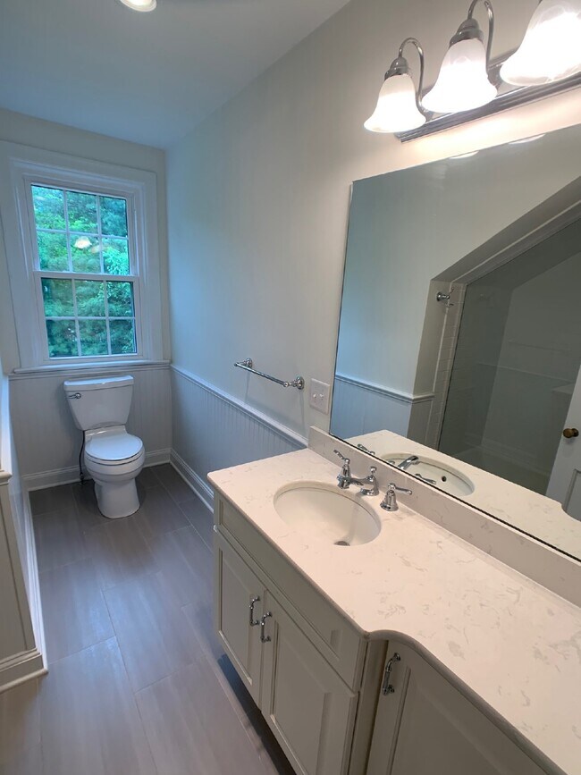 Building Photo - Gorgeous renovated 5 bed 3.5 bath in Clayton