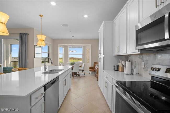 Building Photo - 15285 Grn Acrs Ave