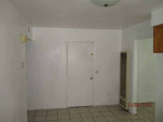 Building Photo - 2774