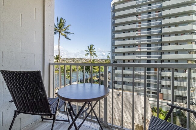 Building Photo - 2509 Ala Wai Blvd