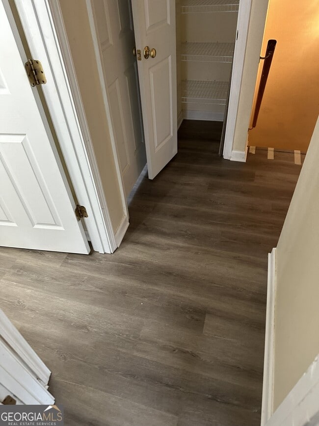 Building Photo - 515 Edgewater Way