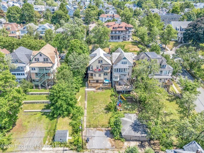 Building Photo - 911 Clay Ave