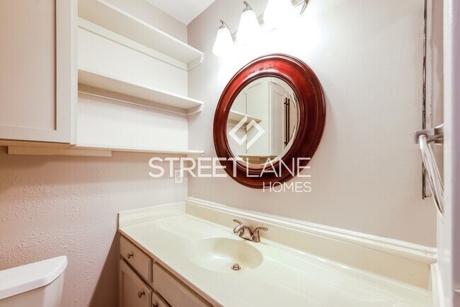 Building Photo - Spacious 4 bedroom home in Kingwood!