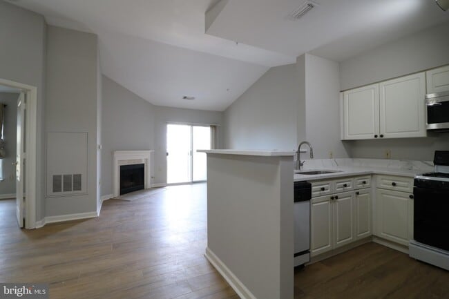 Building Photo - 2204 Westcourt Ln