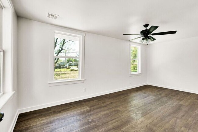 Building Photo - Stunning 3-Bedroom Home with Modern Upgrades in Tulsa