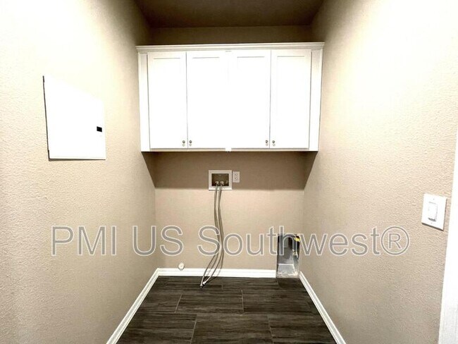 Building Photo - 2259 E Robby