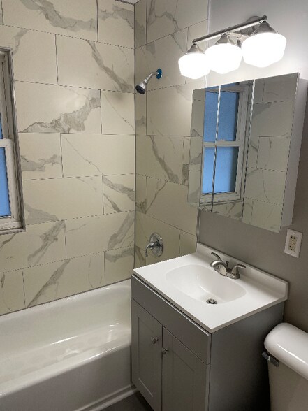 Building Photo - 5706 Pratt St