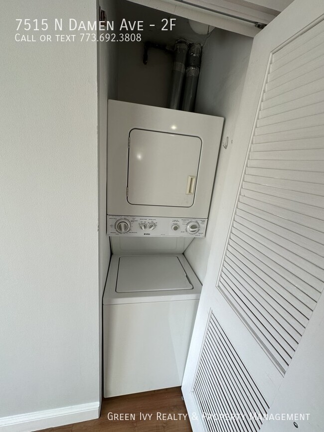 Building Photo - 7515 N Damen Ave