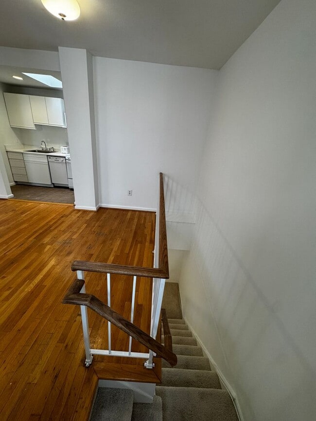 Building Photo - Two-Level Kalorama Condo with Washer/Dryer, Near Dupont Metro