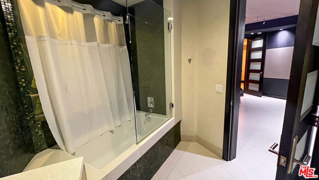 Building Photo - 6425 Weidlake Dr