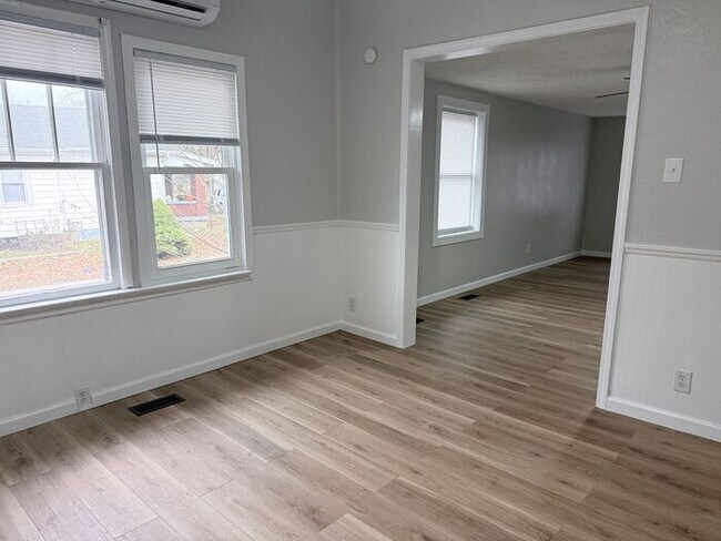 Building Photo - $100 DEPOSIT SPECIAL!! START YOUR LEASE BY JAN 1ST!!