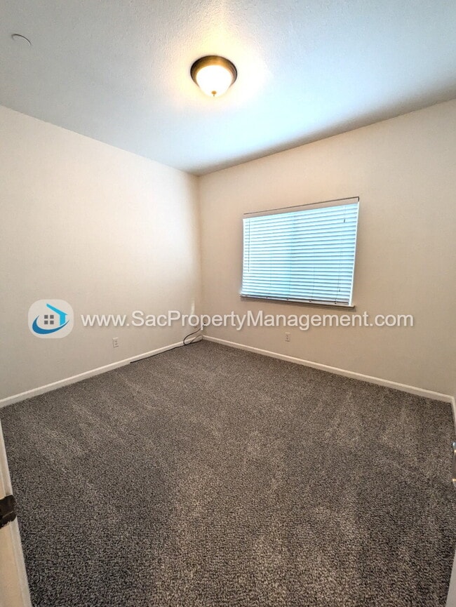 Building Photo - Amazing 4 Bedroom 2 Bathroom Home in a Qui...