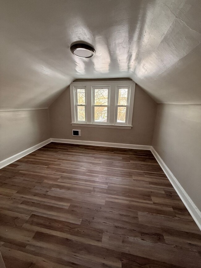 Building Photo - Endora