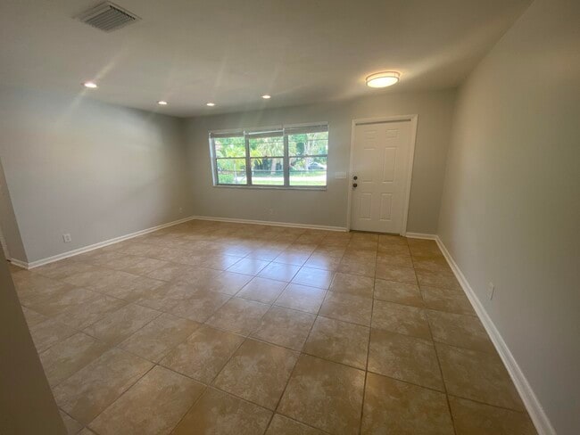 Building Photo - 1317 Willow Rd