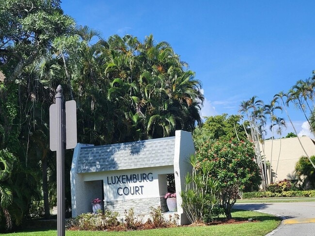 Building Photo - 4483 Luxemburg Ct